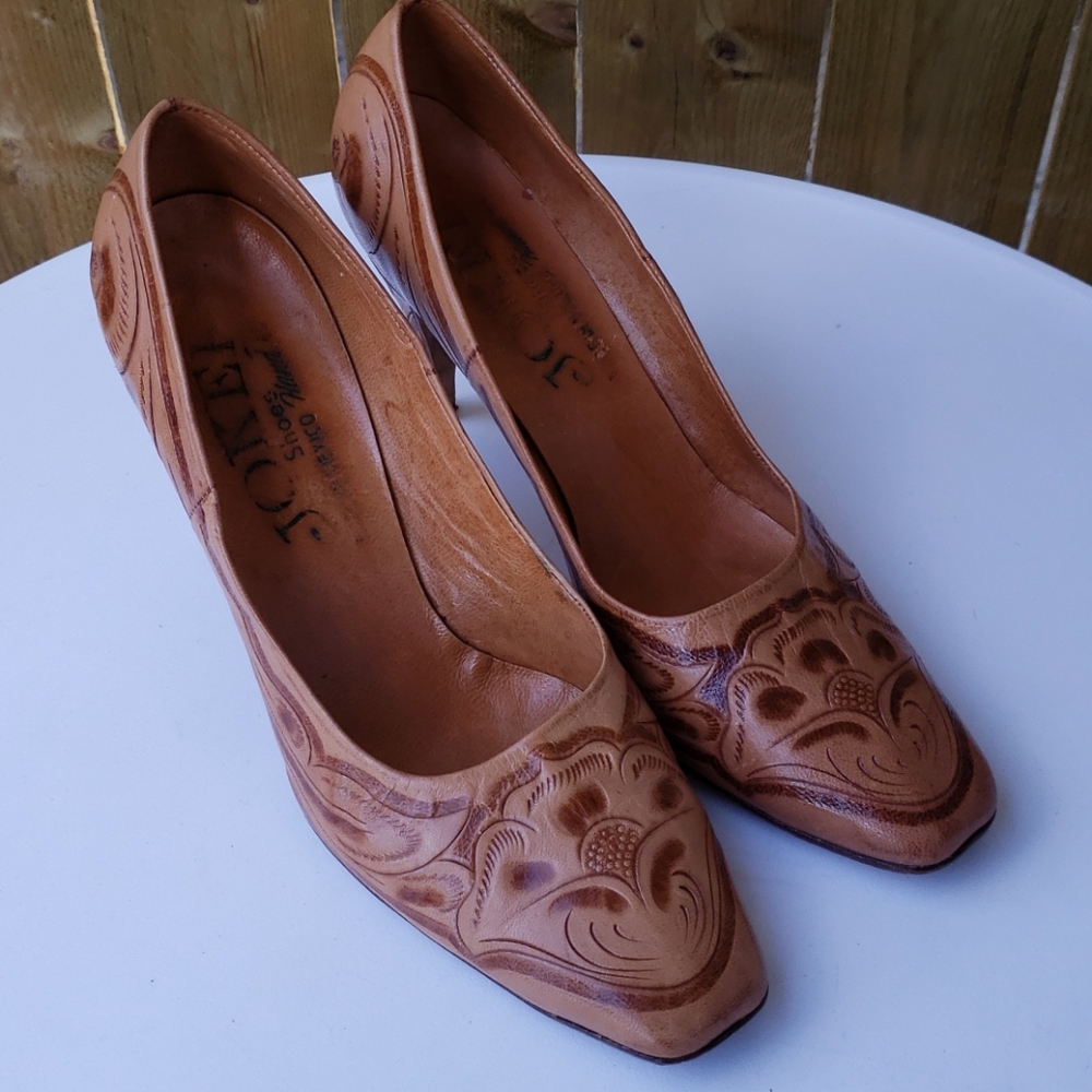 HAND TOOLED LEATHER Heel size 5